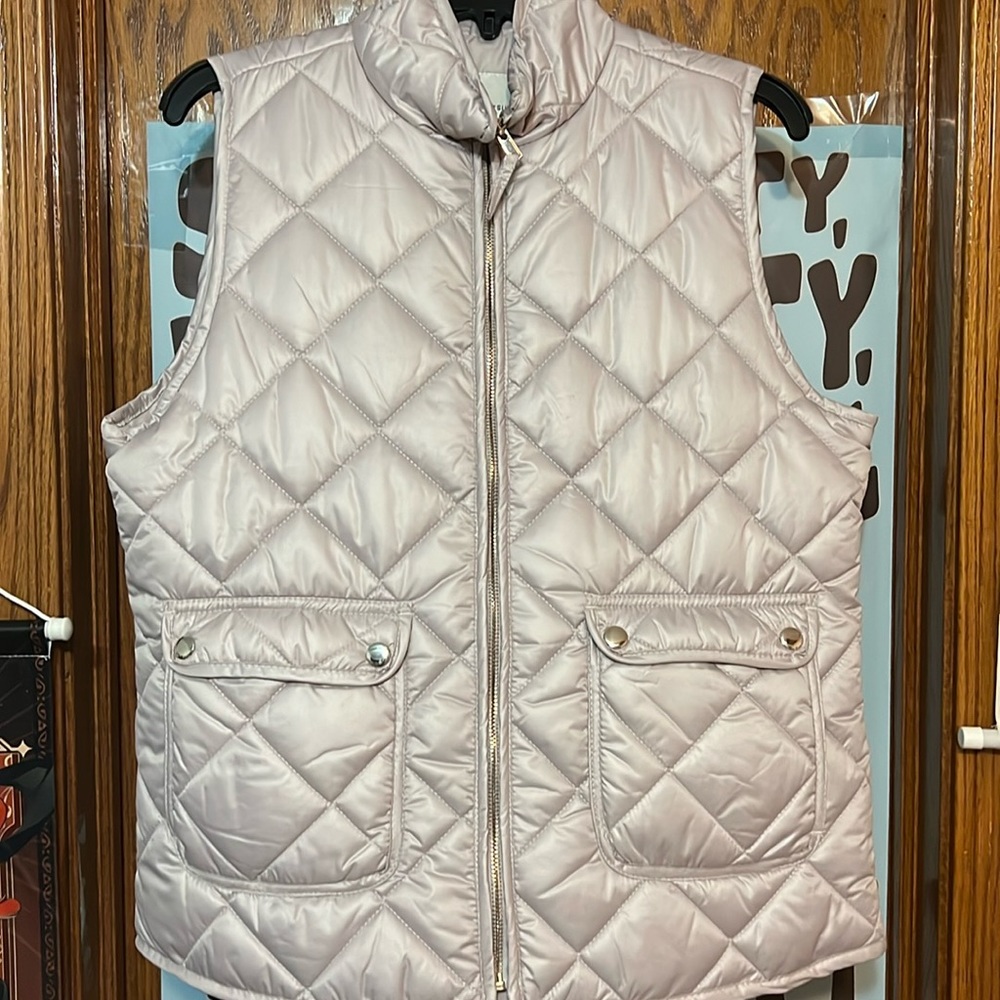 Thread supply vest